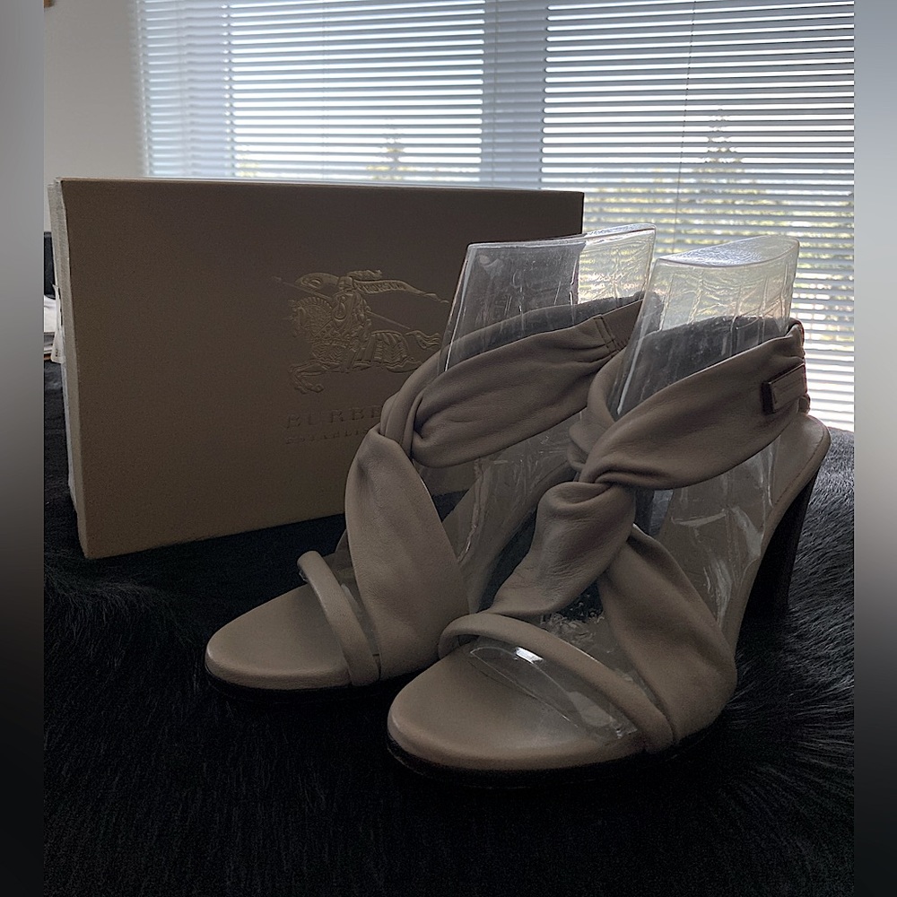 Burberry soft leather sandals with Burberry logo Eur38